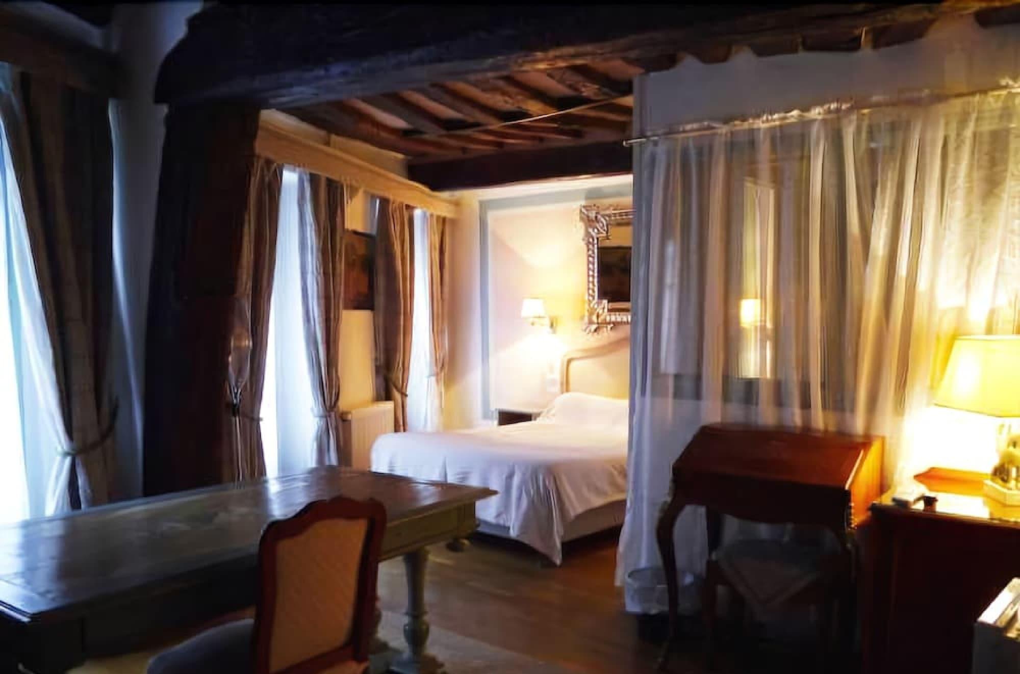 Hotel Les Degres De Notre Dame Parijs Buitenkant foto