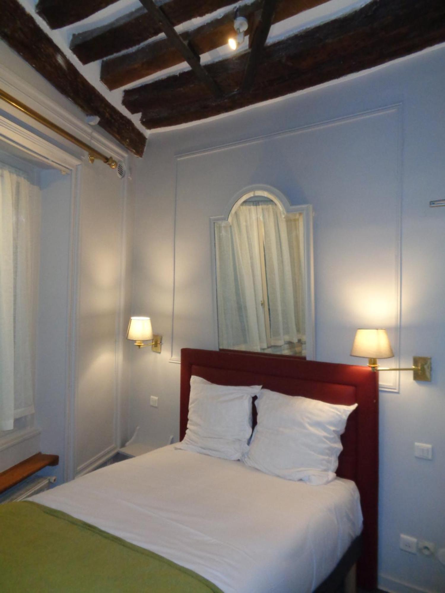 Hotel Les Degres De Notre Dame Parijs Buitenkant foto